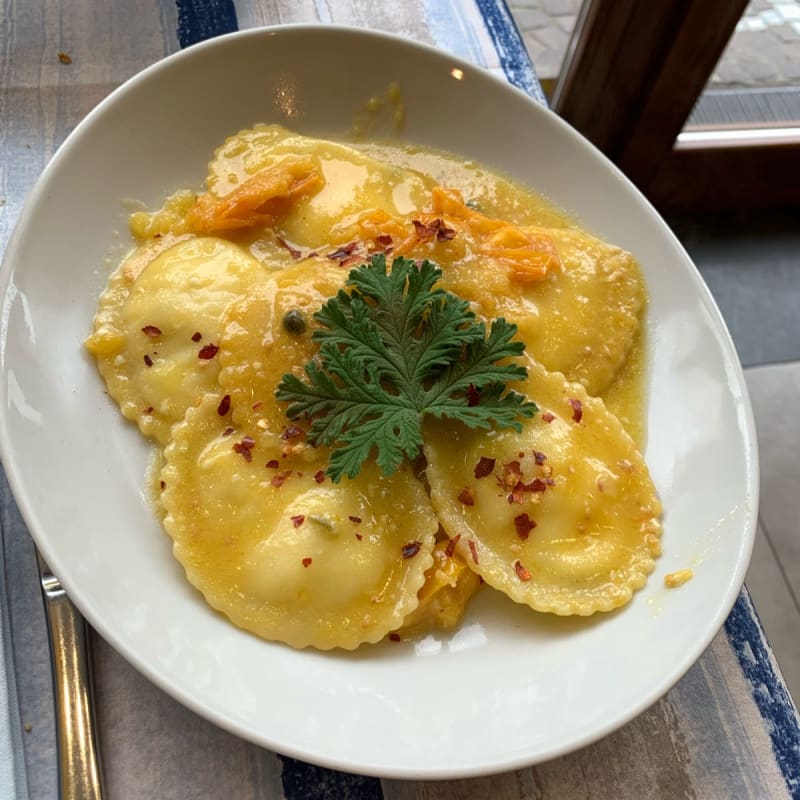 Ravioli ripieni di rana pescatrice e ricotta al datterino giallo  - Stuzzico by Lucius, Pompei