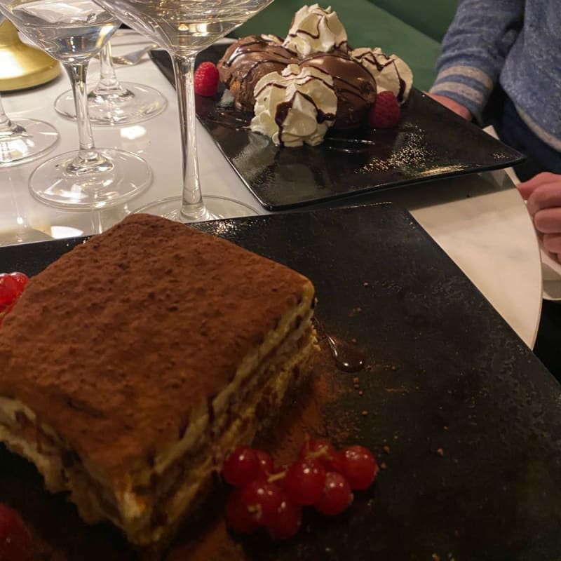 Tiramisu et profiteroles  - 19 darù, Paris