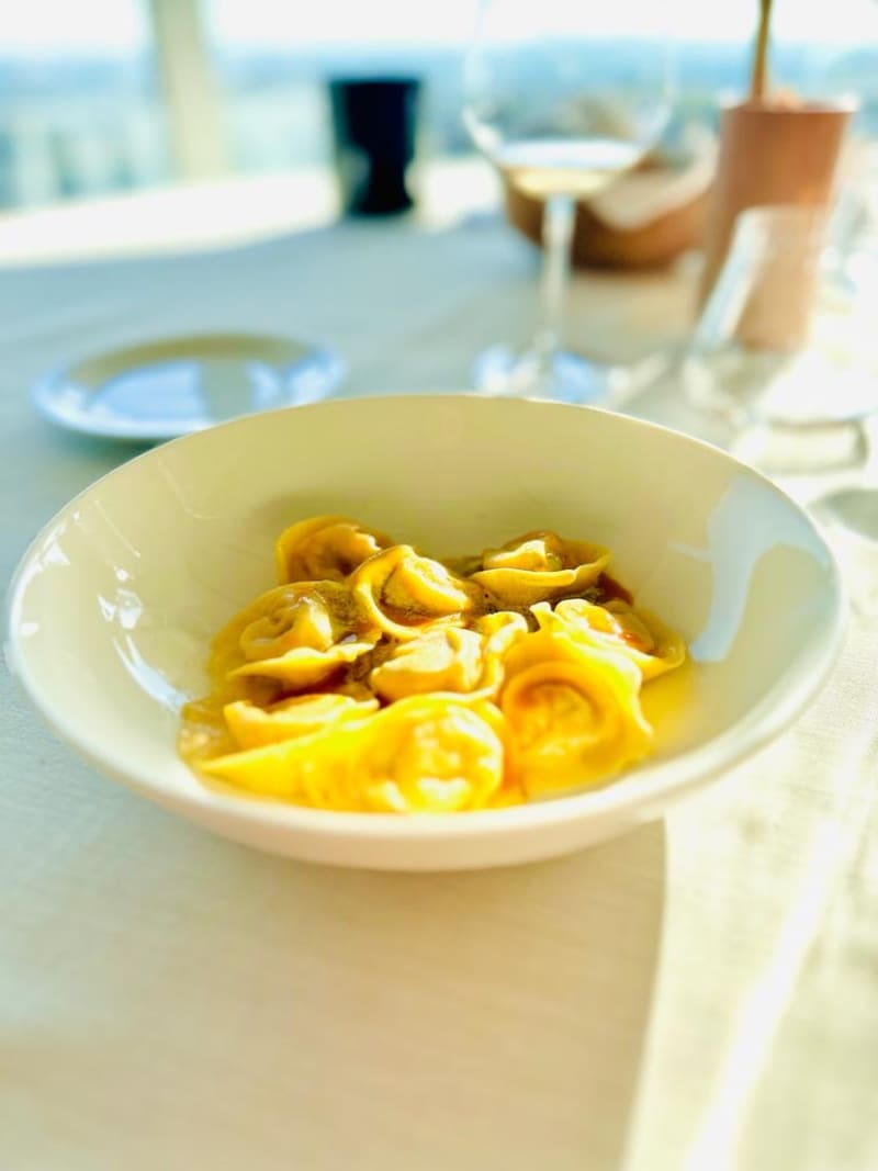 Tortelli di lavarello con bisque di gamberi versata su burro al lemongrass - Ristorante Collina