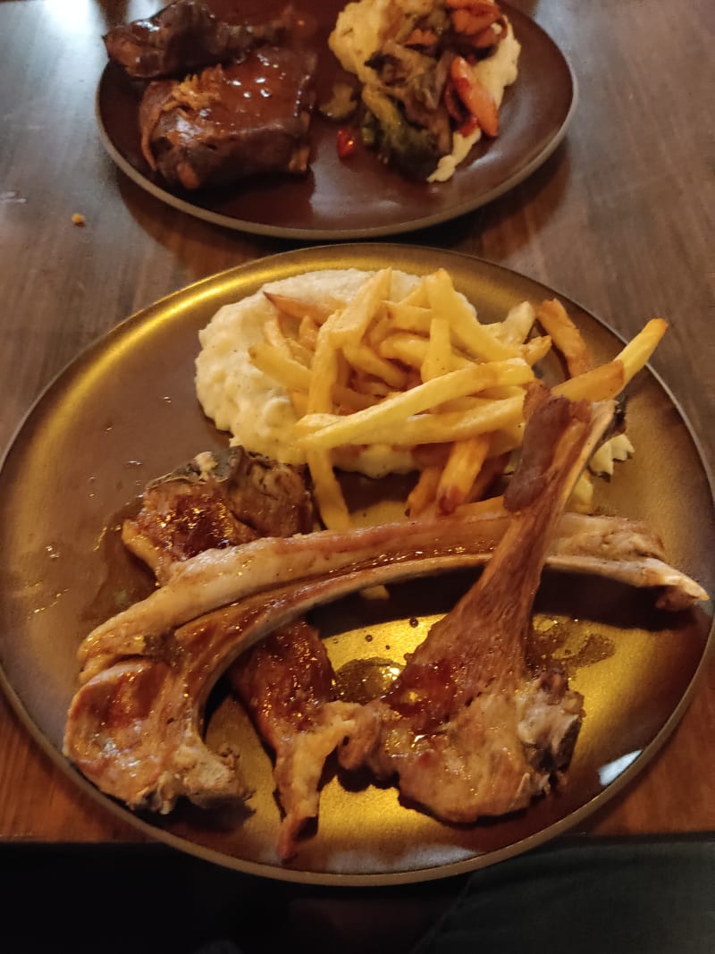 Cotelettes d'agneau - El lobo blanco, Alicante