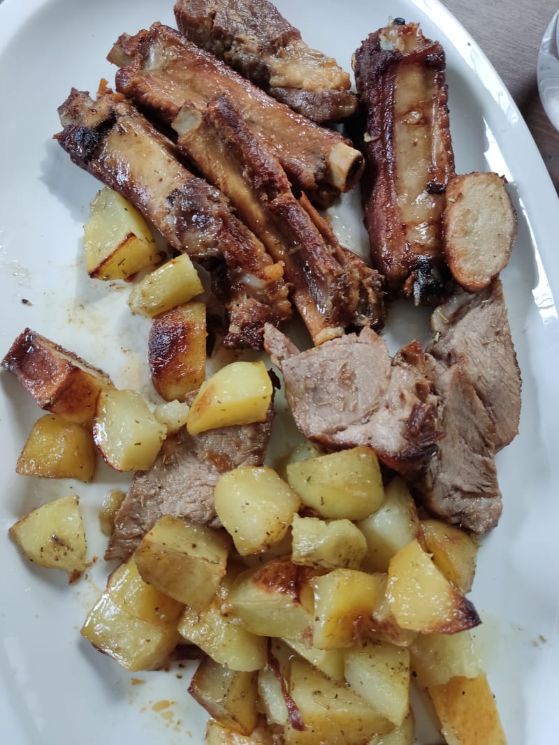 Costine e coppa arrosto con patate  - Agriturismo Il Negrese