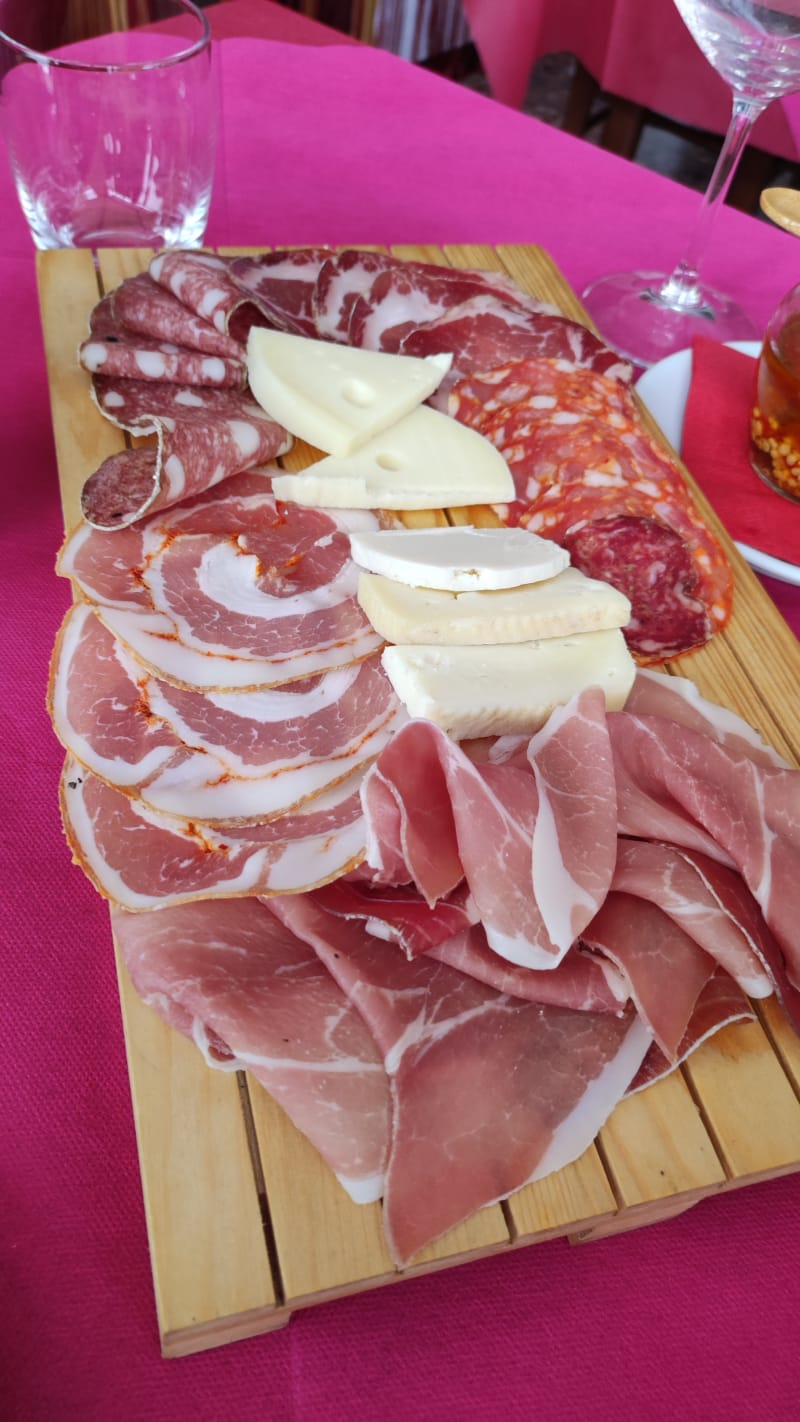 Tagliere salumi e formaggi. - Gusto Cilento