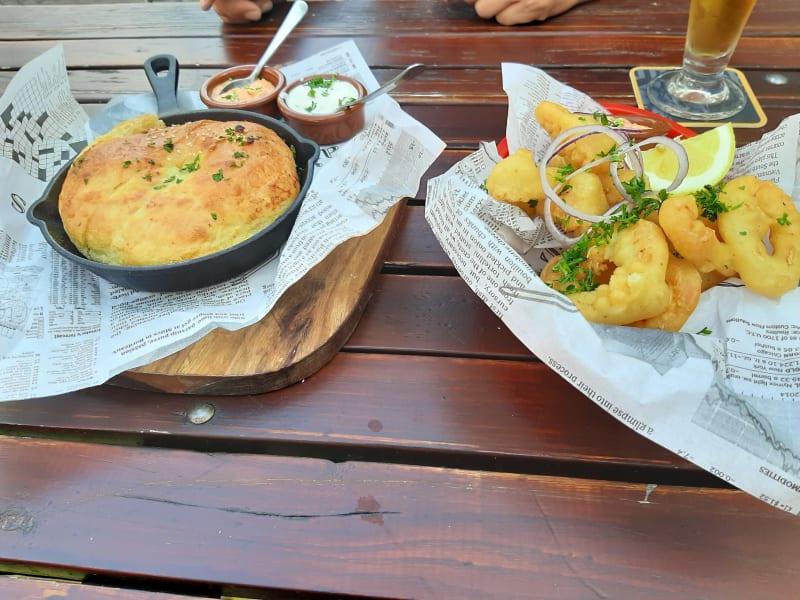 Turks knoflookbrood - MeeM Eten en Drinken, Arnhem