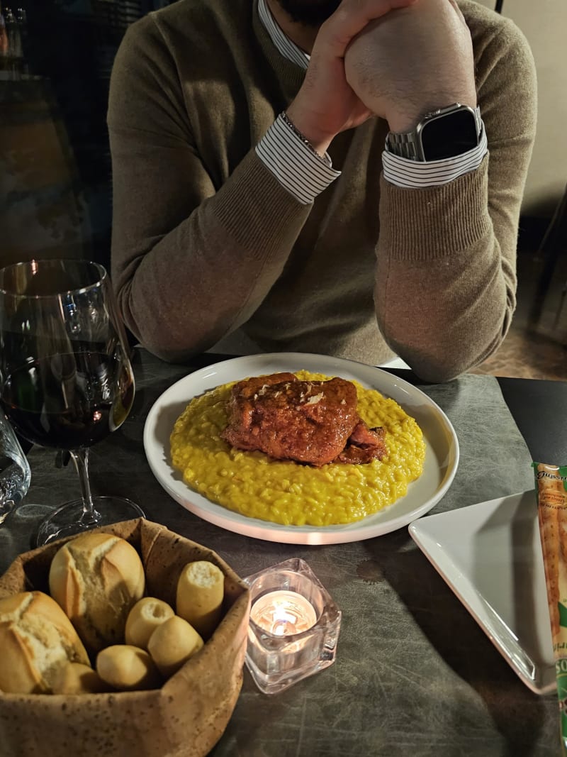 Risotto alla milanese con ossobuco - The Hall  Bar & Restaurant by “UNA cucina”, Milan