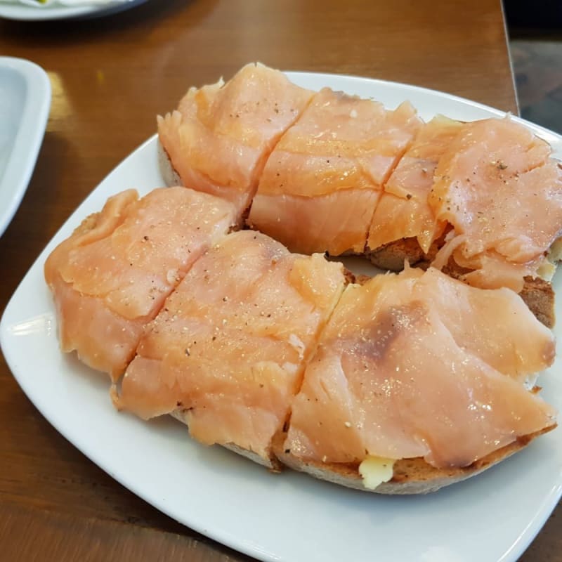 Tosta de salmão e queijo - Café Pit, Lisbon