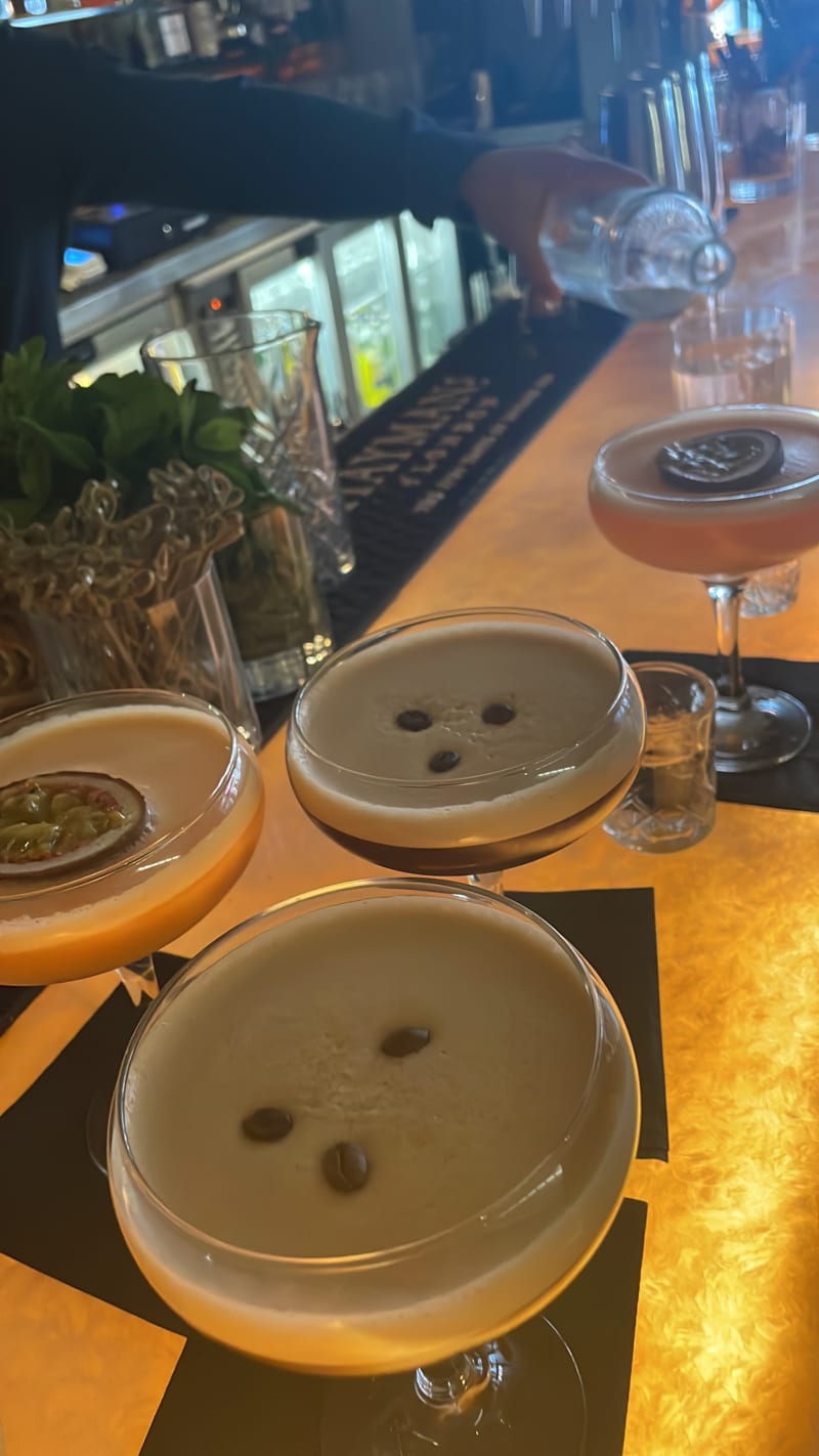 Luna Gin Bar and Restaurant in London Restaurant Reviews, Menu and