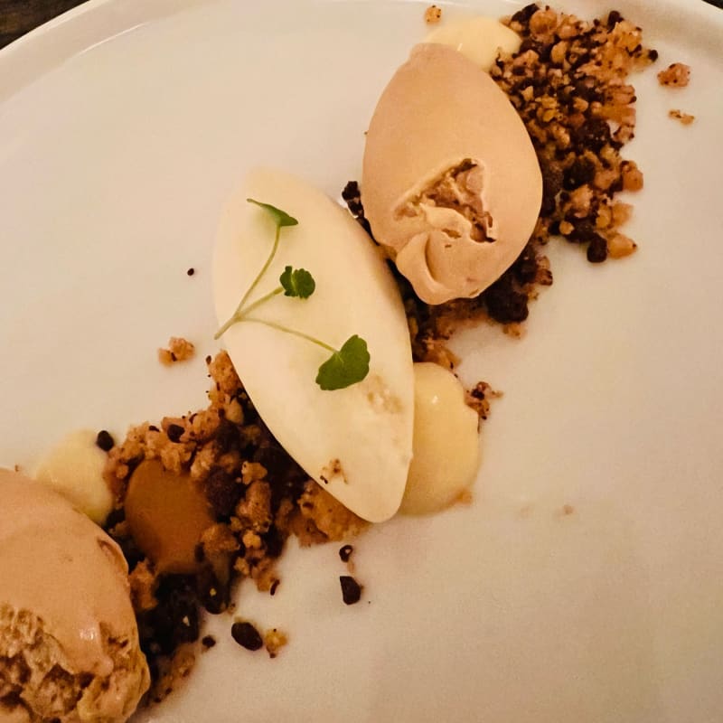 Mousse van pastinaak verwerkt in een heerlijk dessert.. - Restaurant EnSuite, Leiden