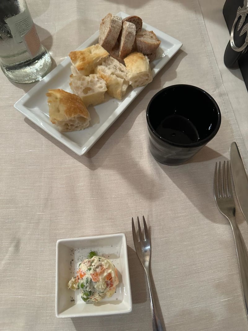 pane e focaccia e benvenuto iniziale - Ristorante Museum, Alba