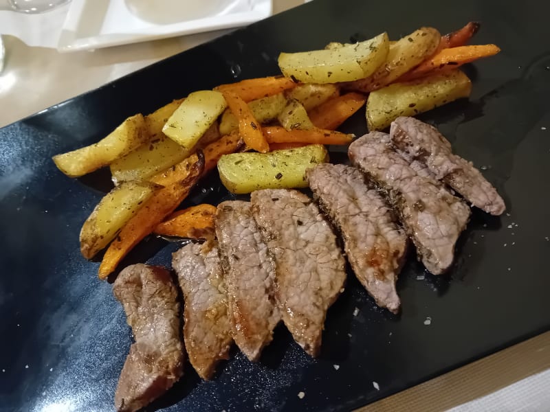 tagliata di filettino di spalla di Fassona - Ristorante Museum, Alba