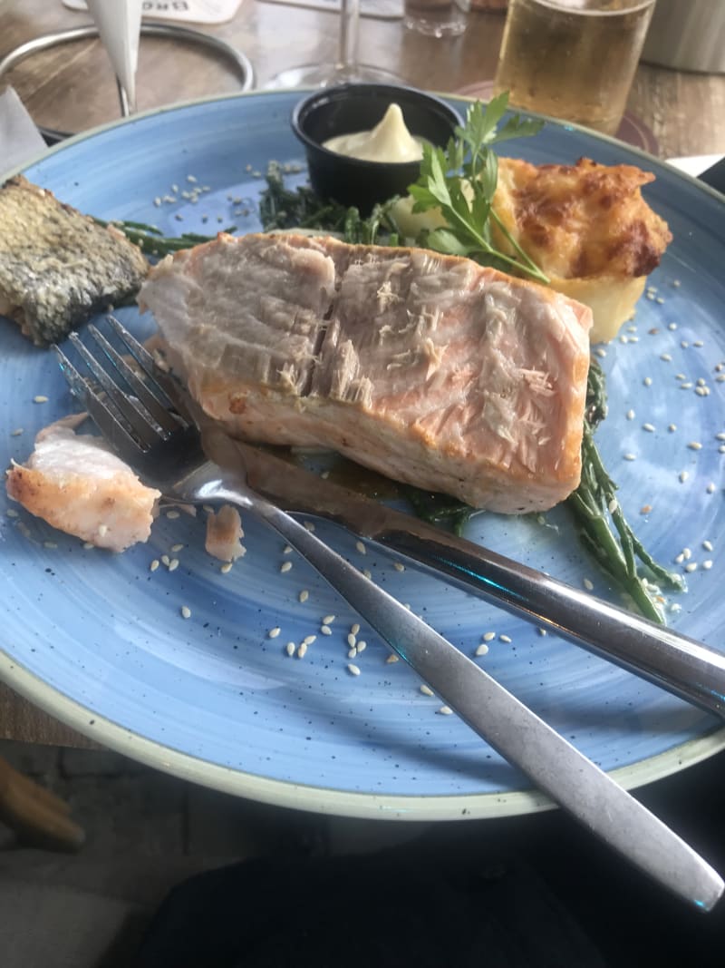 Zalm met zeekraal, soja en sesamzaadjes. - De Gouverneur, Maastricht