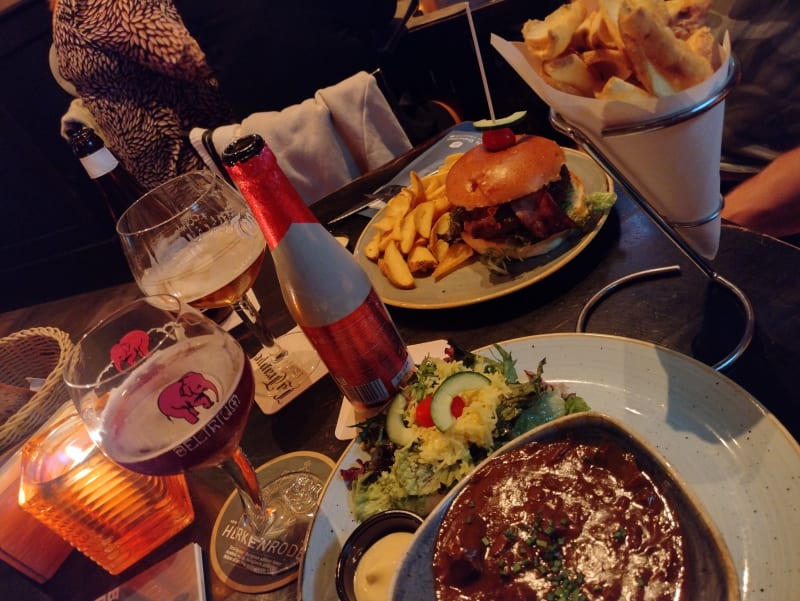 Stoofvlees en burger - De Gouverneur, Maastricht