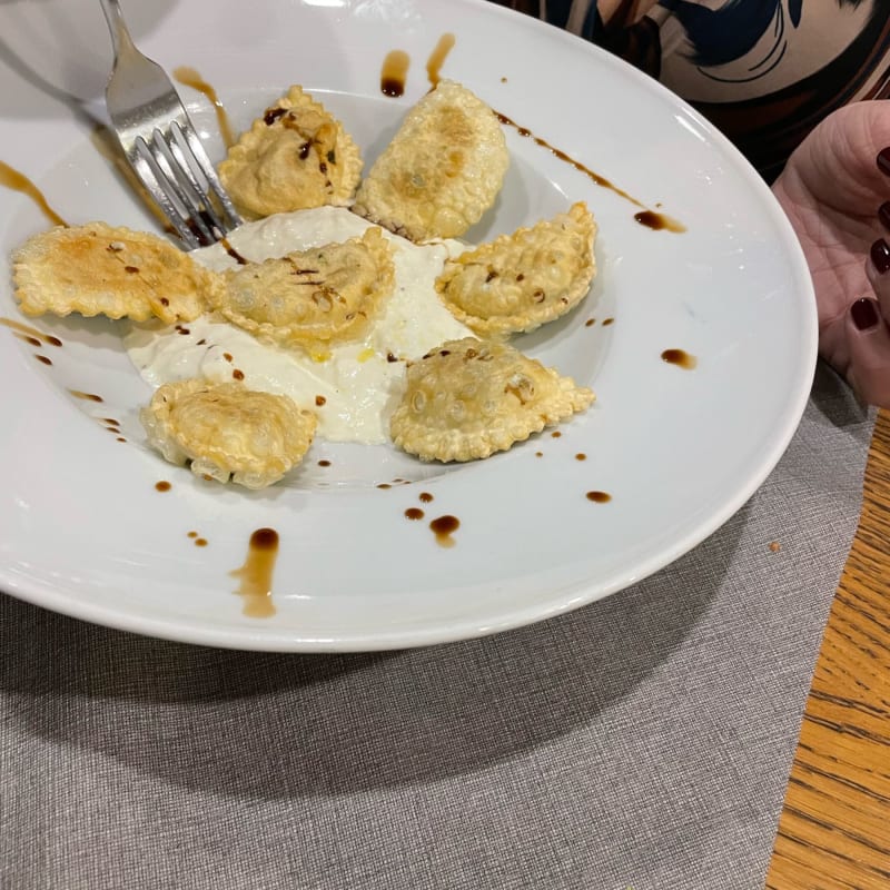 Ravioli di verdura fritti con stracciatella e granella di pistacchio  - Al Marmo, Genoa