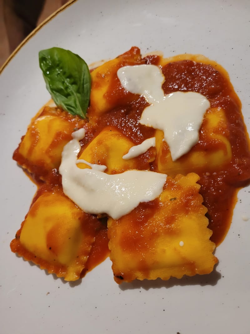 Tortelli pomodoro e burrata - Borgo Divino, Montespertoli