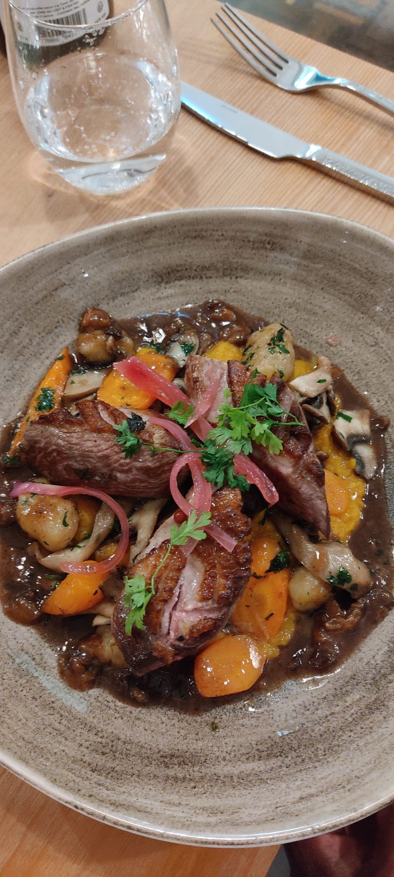 Filet de canard, mousseline de butternut rôti aux épices, champignons sauce  pruneaux  - Le Biostrot, Châtenay-Malabry