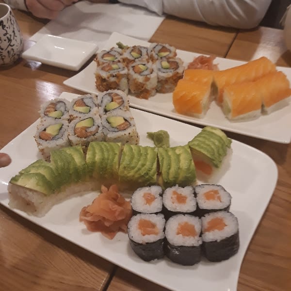 Maki, dragon roll, California rolls. - Sushi Juliette, Paris