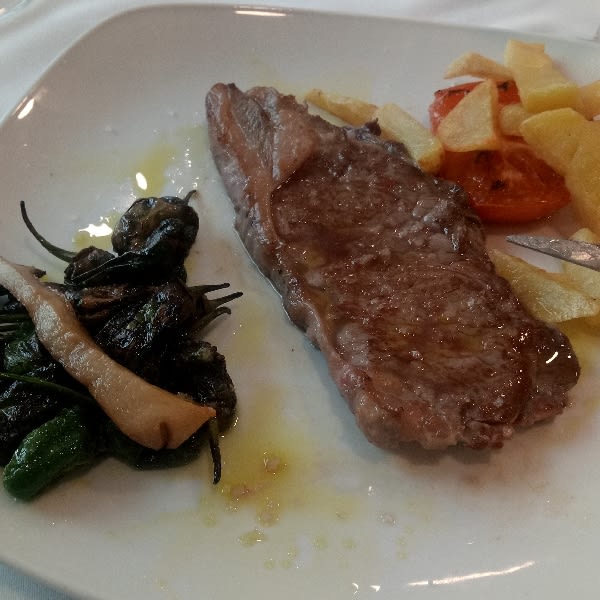 Carne cocinada al gusto, muy sabrosa. Acompañamiento a elegir - Muxía, Madrid