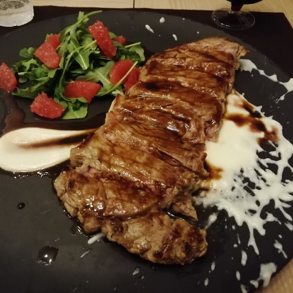 Tagliata di aungus con spuma al pecorino - Borgo Antico