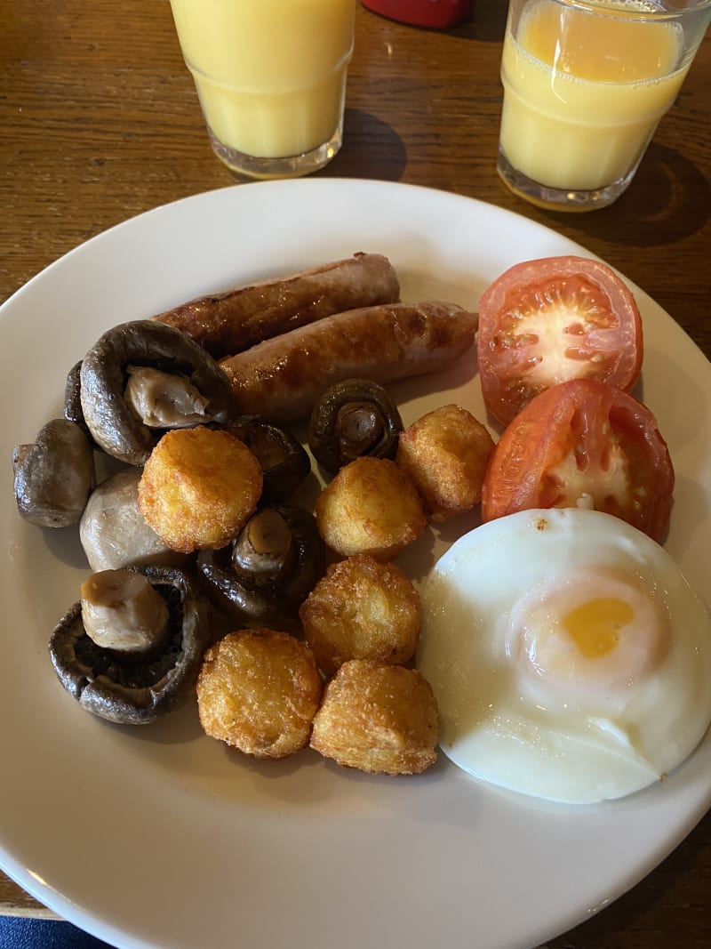 Alton Towers Resort The Crooked Spoon em StokeonTrent Preços