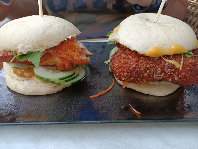 Salmon and chicken burgers - Juste Leblanc, Paris