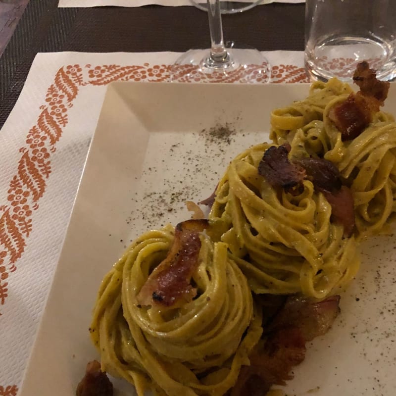 Tagliatelle con pesto di pistacchio e bacon croccante - RistoPub Alritrovo, Bologna