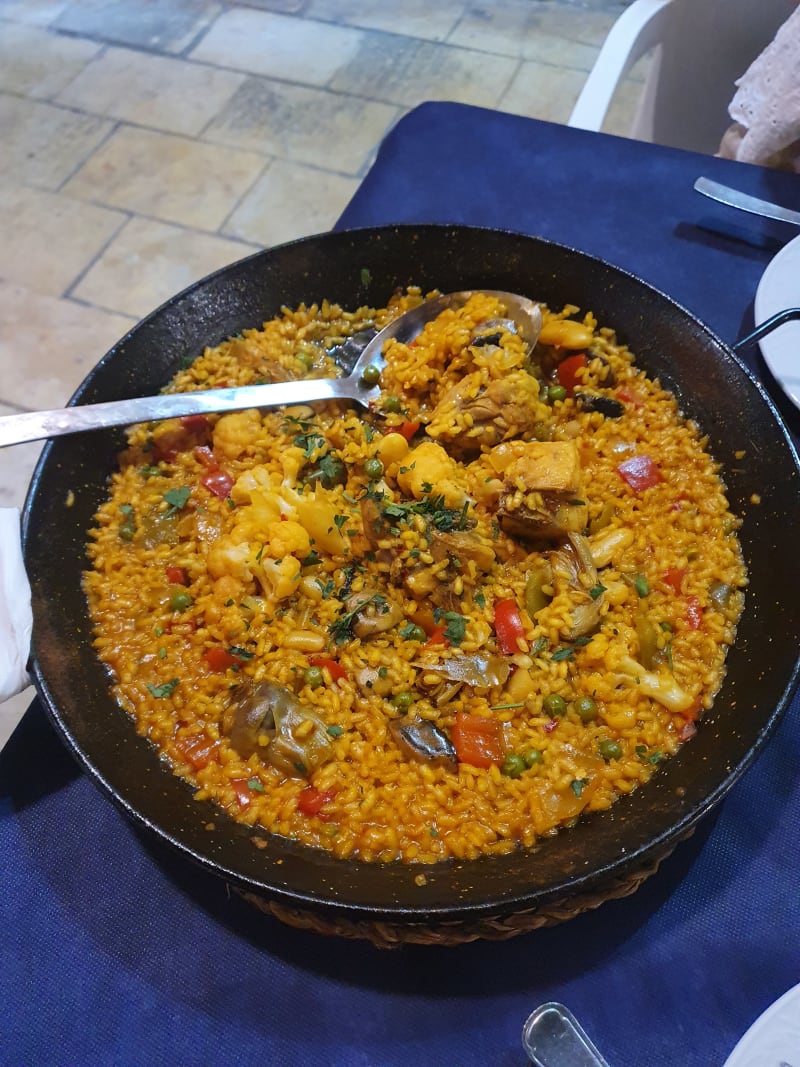 Paella de pollo y verduras - Quo Vadis, Alicante