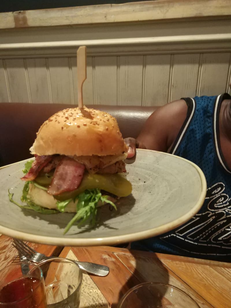 Burger à l'effiloché de canard - Bistro Burger Montorgueil, Paris