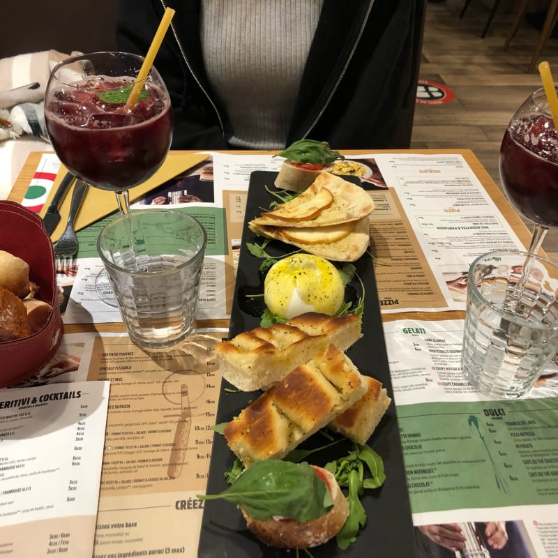 Lambrusco framboise et piatto di mozzarella  - Ristorante Del Arte - Cité de l'Automobile Reims, Reims