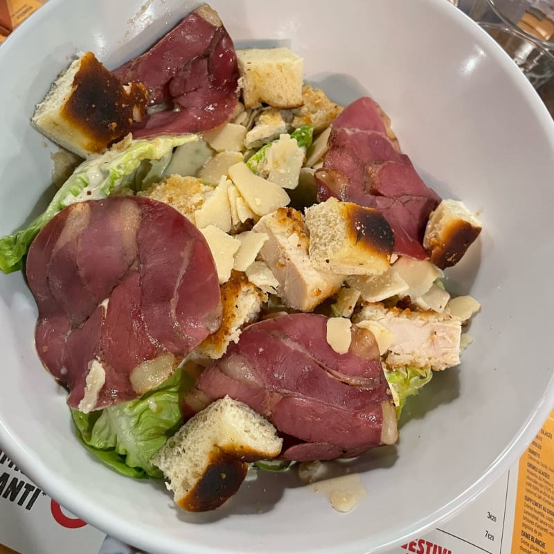 Salade gourmande et copieuse - Ristorante Del Arte - Cité de l'Automobile Reims, Reims