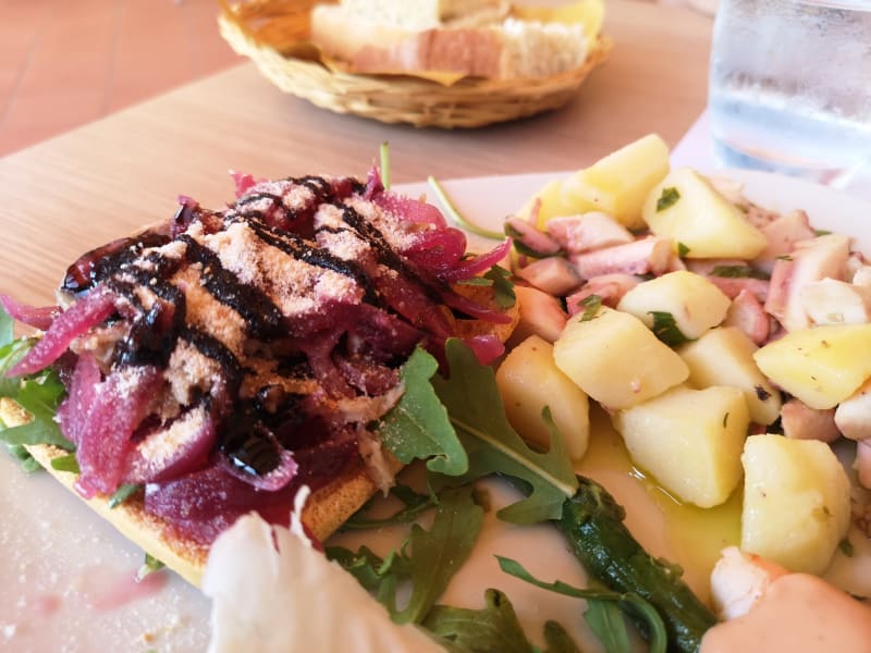 Bruschetta Con Sgombro E Cipolla Caramellata - Villa Cuccagna: Osteria di Campagna