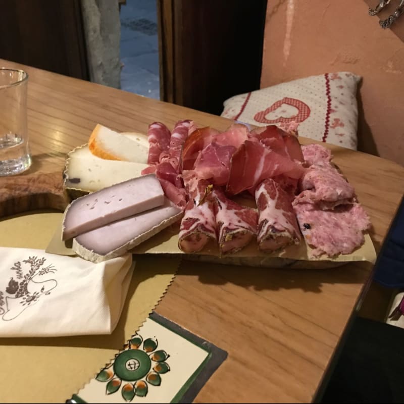 Tagliere di salumi e formaggi dell'olmo - Fett'unta Fiaschetteria, Cortona