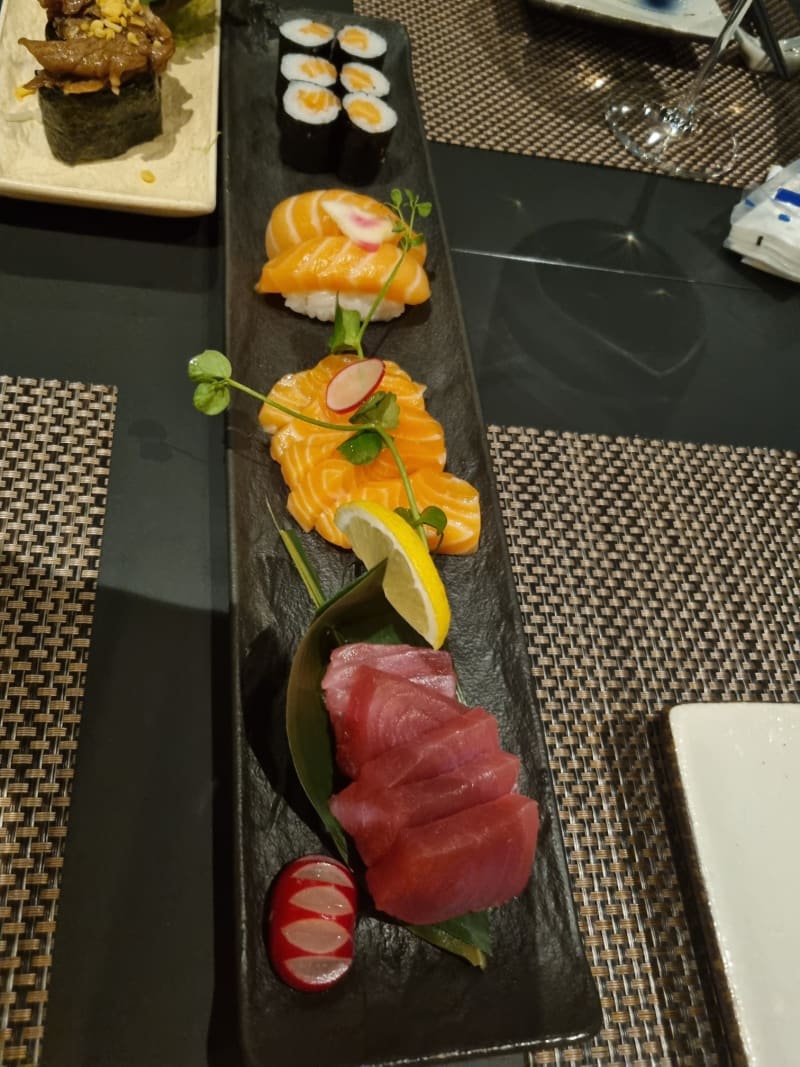 Hamachi, Schiedam