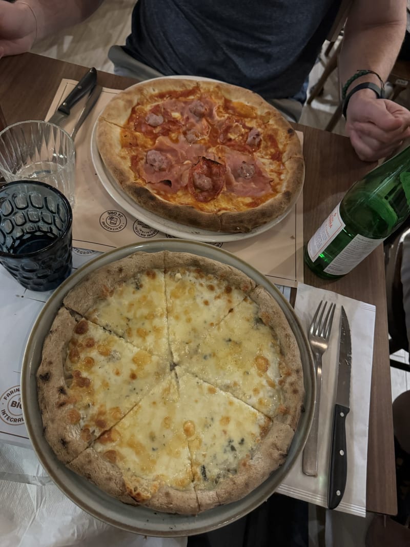 Pizza in Trevi, Rome
