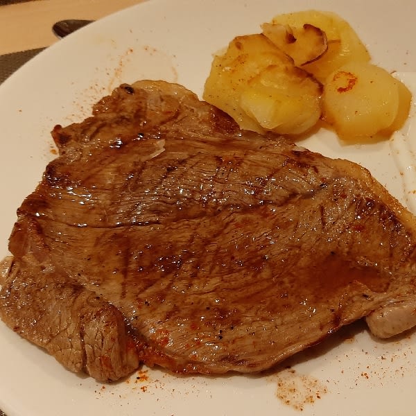 El punto de carne no estaba como lo había pedido. - Saratoga  La Salle, Girona