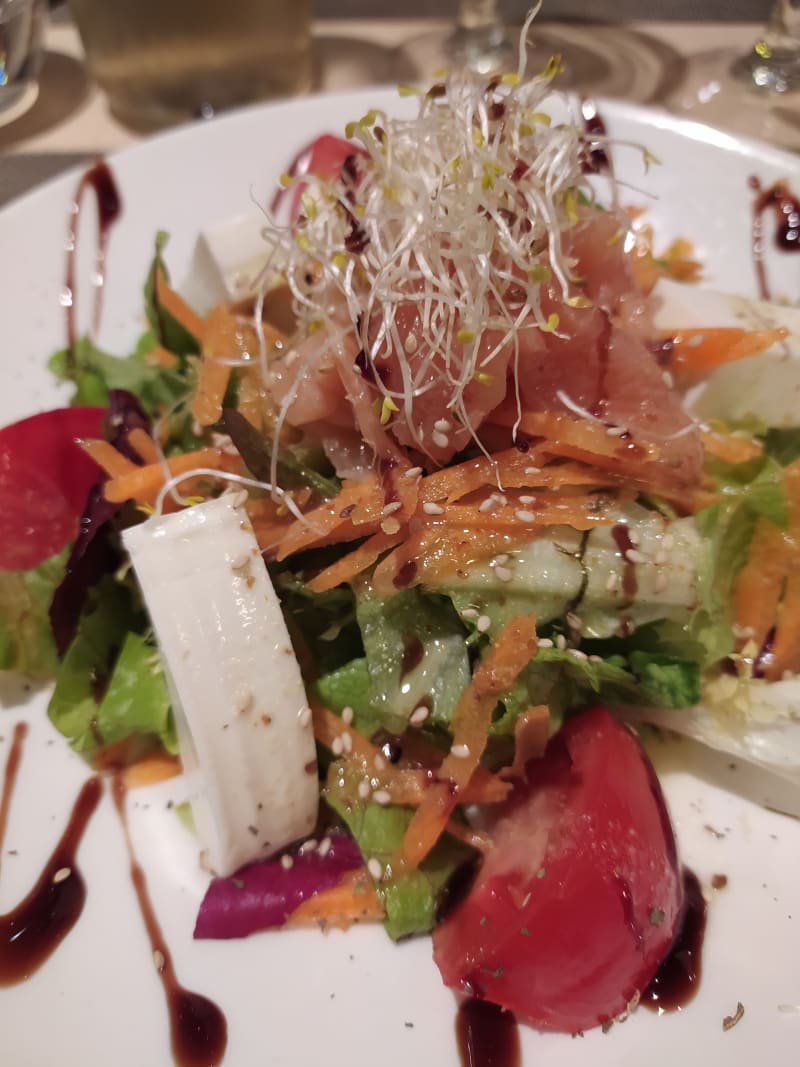 Ensalada con salmón ahumado - Saratoga  La Salle, Girona