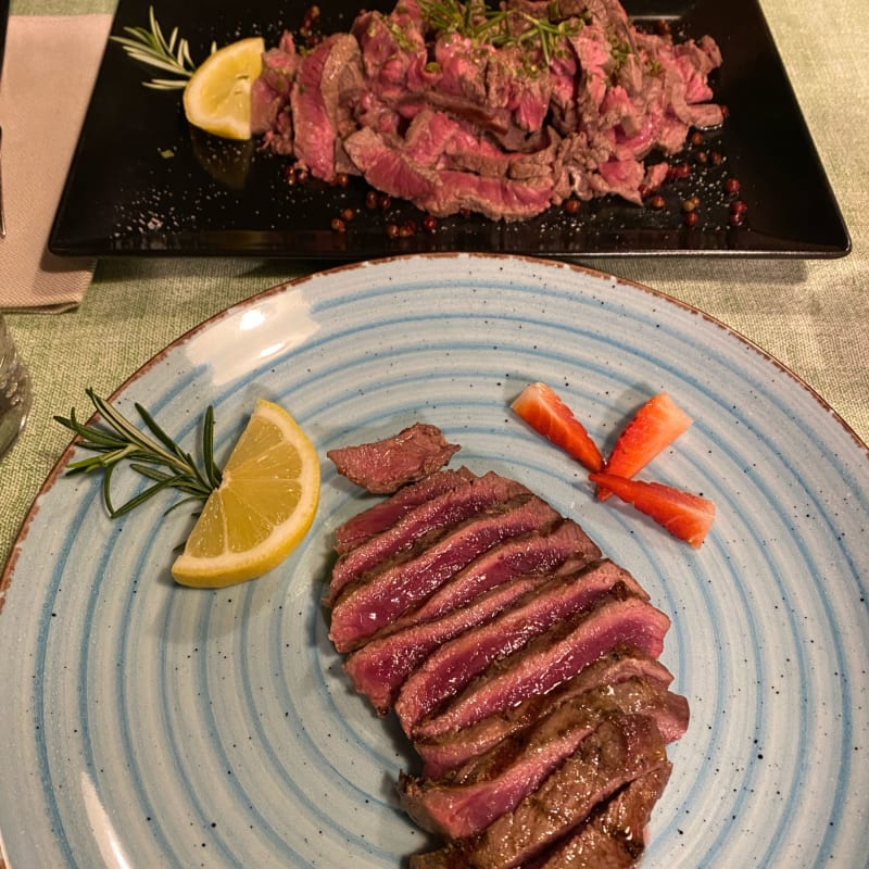 Tagliata di struzzo e Tagliata di bisonte - Antica Belvedere