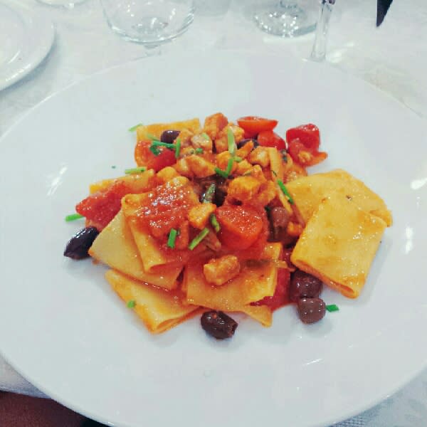 paccheri con spada olive taggiasche e pomodorini - L'Artista del Gusto, Milan