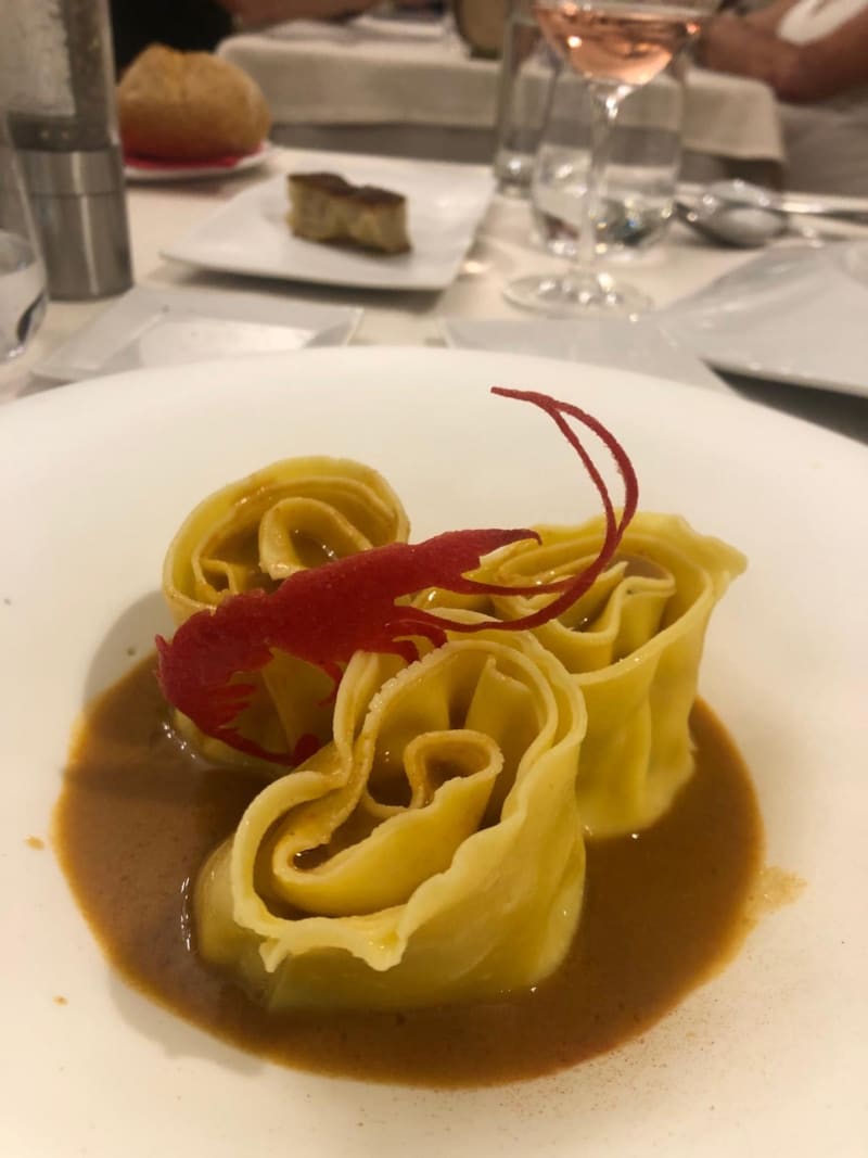 "Tulipani" - Pasta ripiena di astice e burrata, bisque al whisky - Ristorante Bistrot lo Zero, Montespertoli