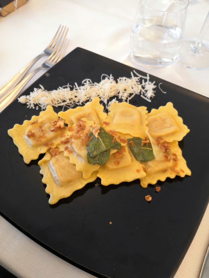 Ravioli ripieni di zucca - Trattoria dalla Nella