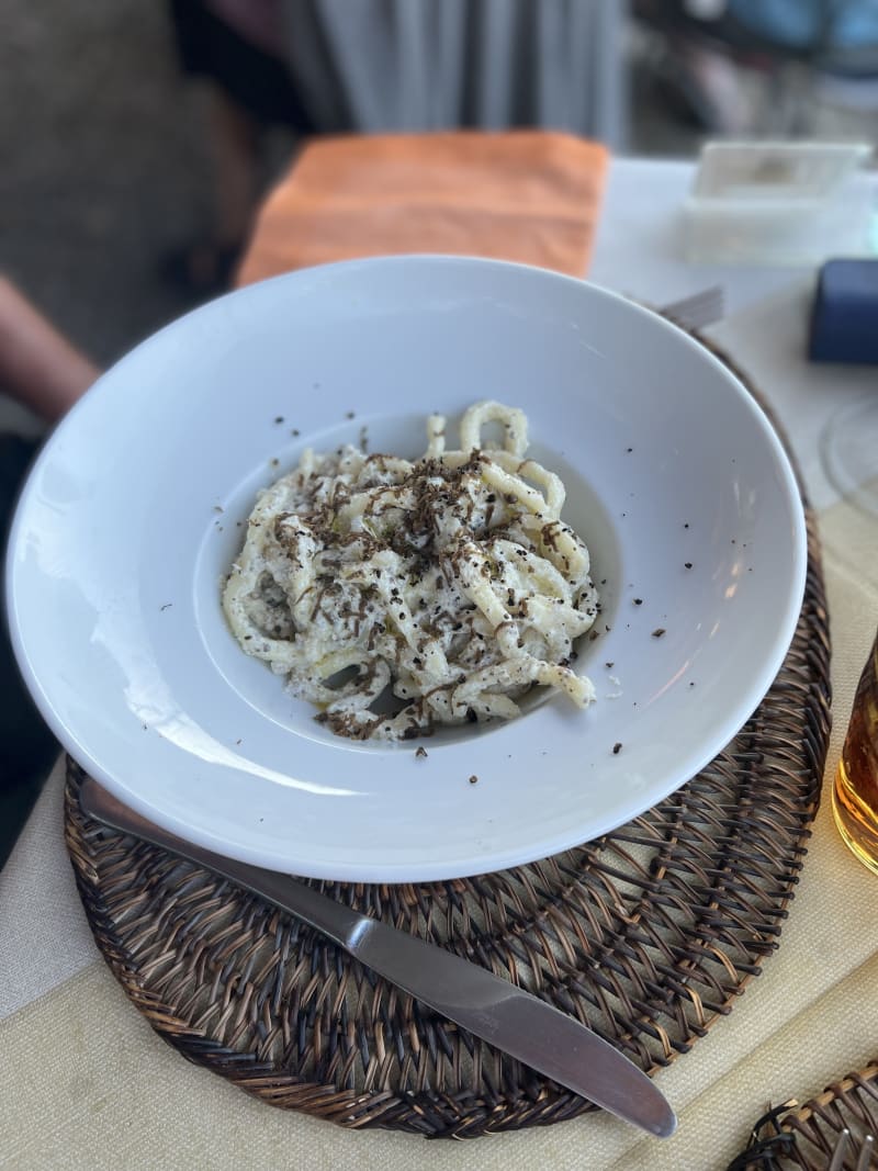 Umbricelli fatti a mano alla Norcina: ricotta, tartufo e salsiccia - Osteria la Loggetta