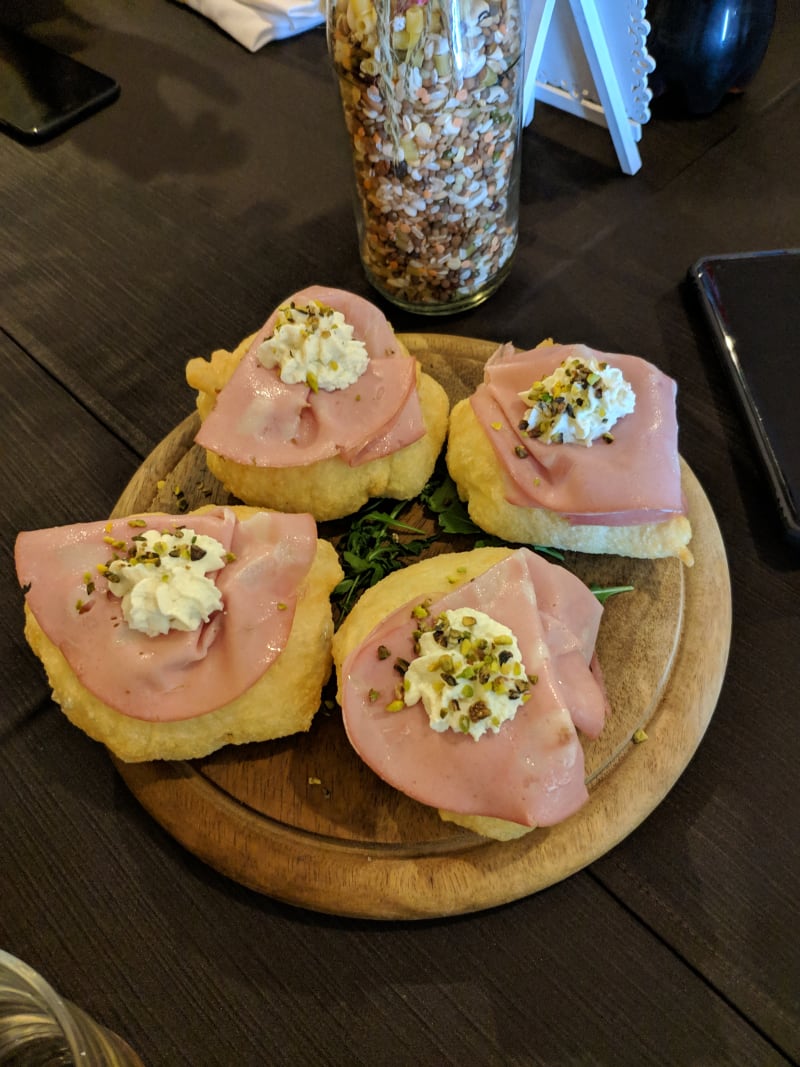 Tris di montanarine con mortadella ricotta e pistacchio - Osteria Battibecco al Parco, Montesilvano