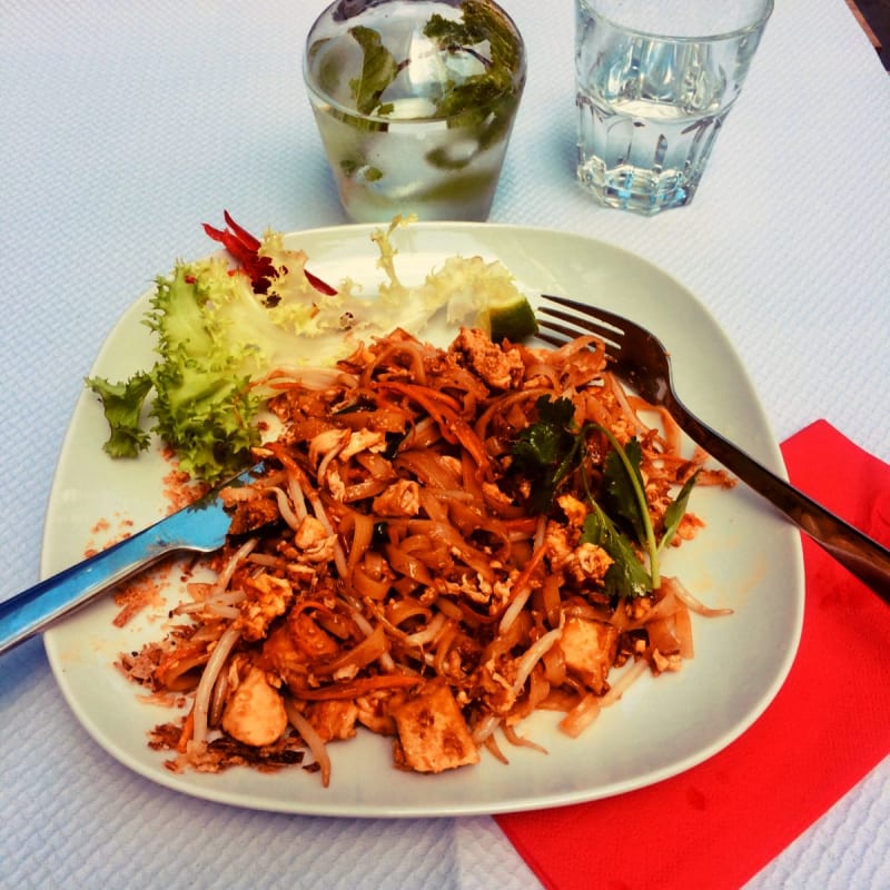 Bien assaisonné, pas gras ... trop peu de poulet cependant !  - Meilleur Coco Thaï, Paris