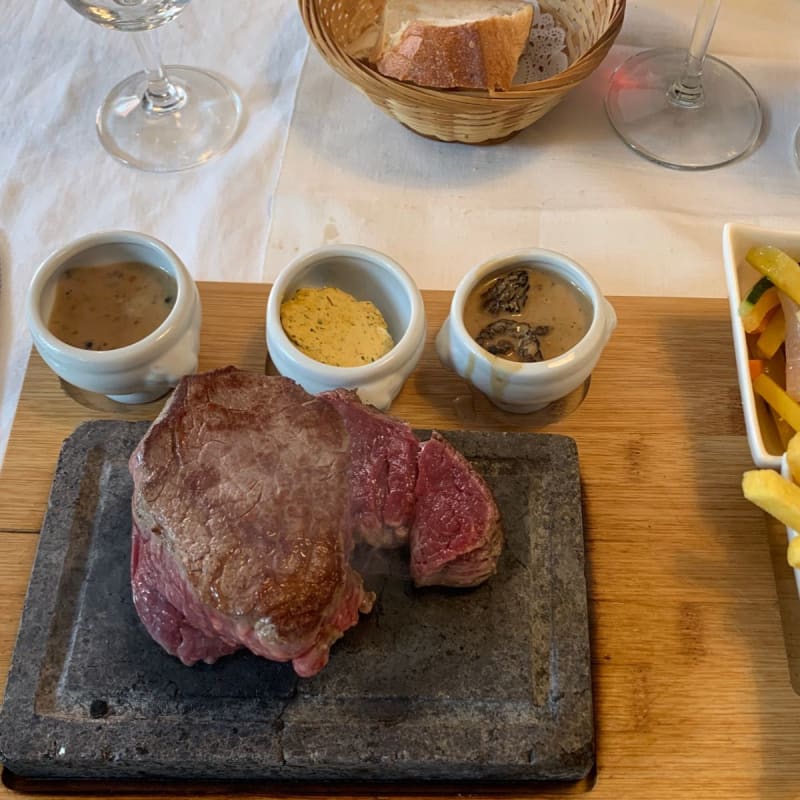 Filet de bœuf sur ardoise - Au Vieux Caveau, Pully