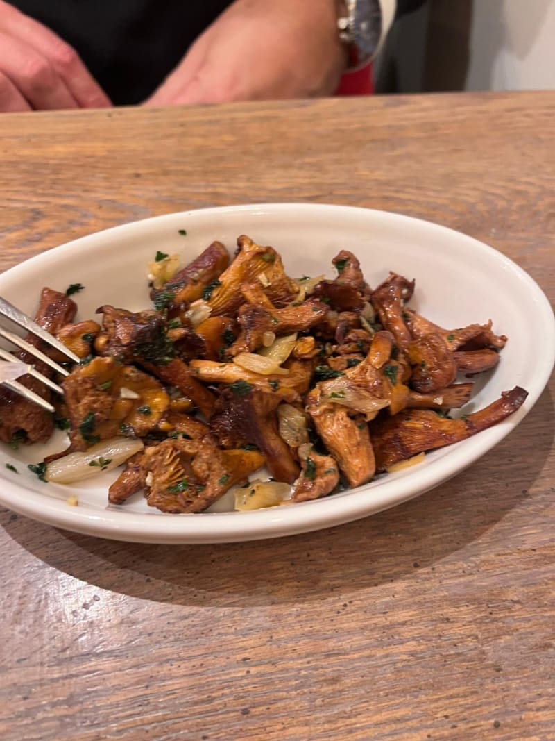 Poelee de girolles - Le Boui Boui, Paris