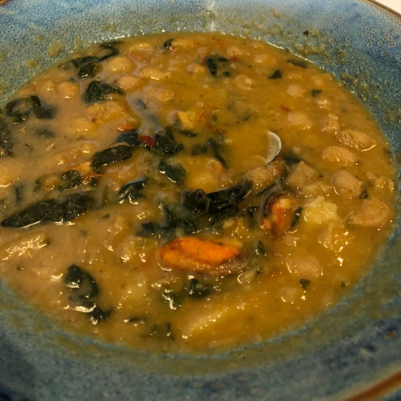 Garbanzos con calamar, almejas, mejillones y espinacas - Hotel Iberum, Illescas