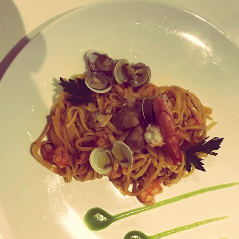 Vongole e gamberi e sapore di mare con impiattamento super elegante - Le Bistrot, Riccione