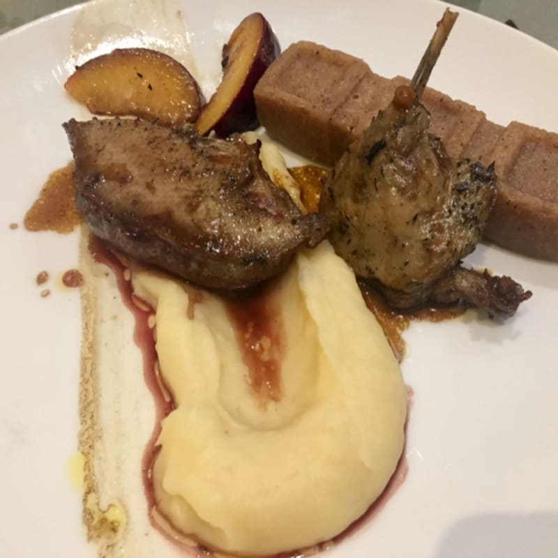 Le filet de canard était très bon, la petite cuisse confite assez fade. Les portions manquent de générosité - BAR LINDBERGH, Paris Marriott Opera Ambassador, Paris