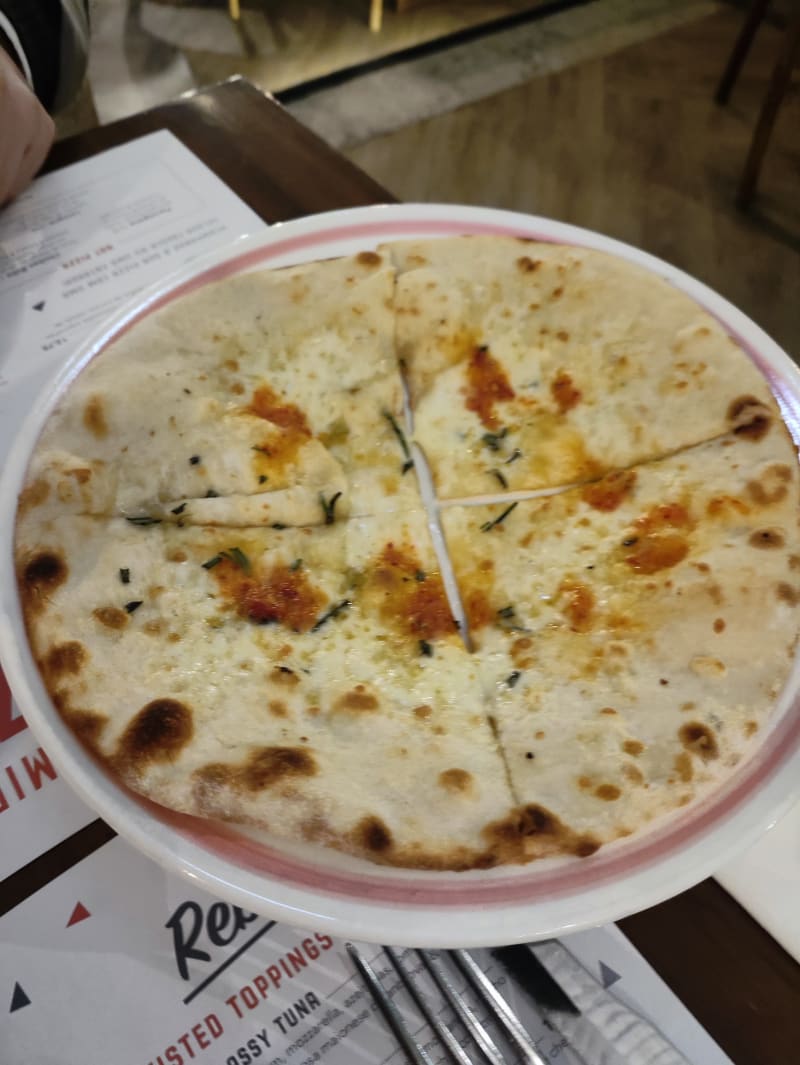 Chilli cheese garlic bread - Jamie Oliver's Pizzeria, Lisbon