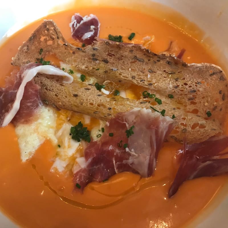 Salmorejo con jamón y huevo - Quixote, Toledo