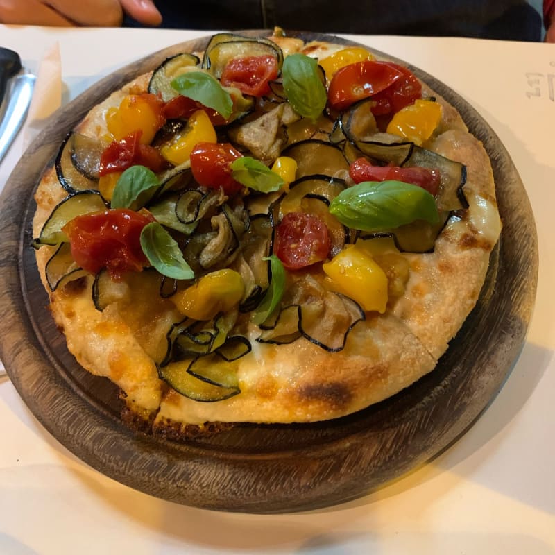 Pizza al “padellino” con melanzane fritte, pomodori confit e provola affumicata - D.ONE Torino, Turin