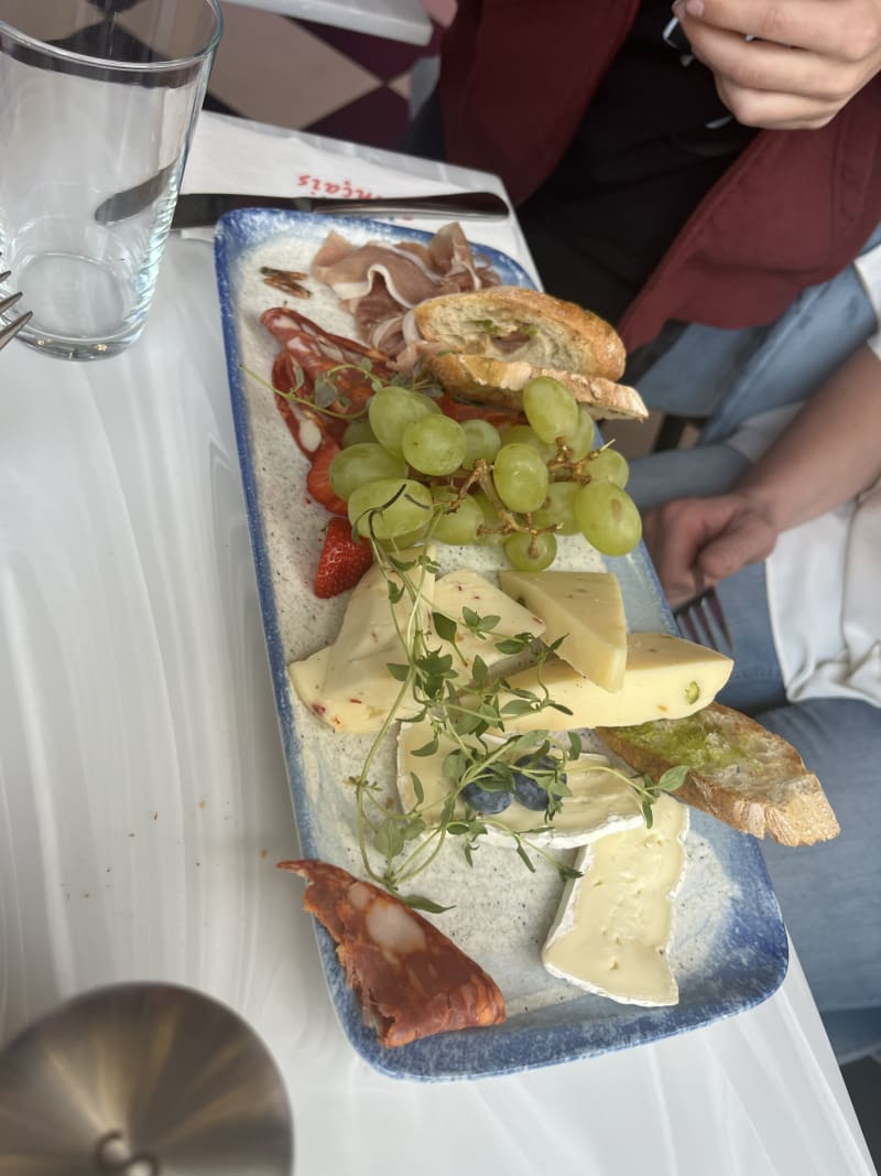 Cosmopolitan i Göteborg - Restaurangens meny, öppettider, bokning ...
